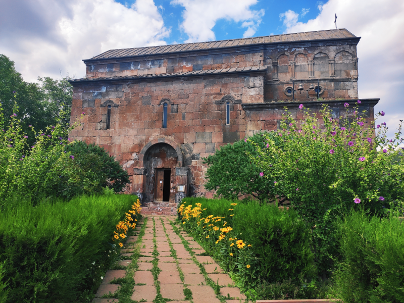 Surb Hovhannes, Byurakan